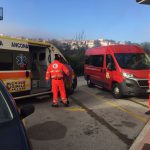 Gli anziani vengono portati al pronto soccorso