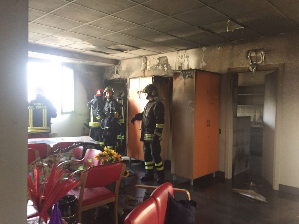 La sala comune da dove sono partite le fiamme