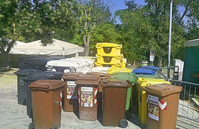 Bidoni dei rifiuti a Camerano (Foto: assessore Costantino Renato)