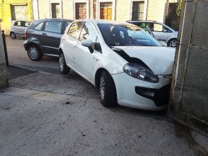 La donna al volante della Punto trasferita al pronto soccorso