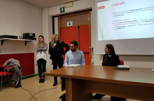 La dirigente scolastica Maria Ambrogini durante la presentazione del progetto