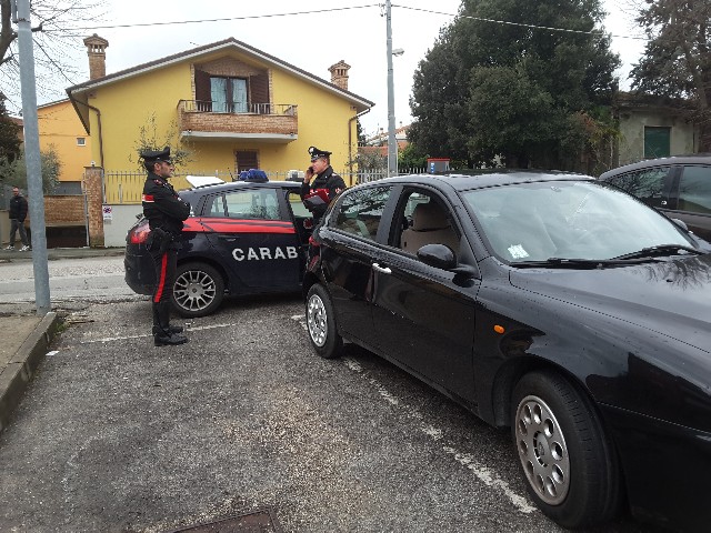 L'Alfa 147 rubata e ritrovata dai Carabinieri in via dei Colli