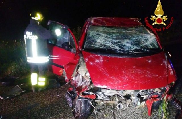 L'auto del giovane finita fuori strada