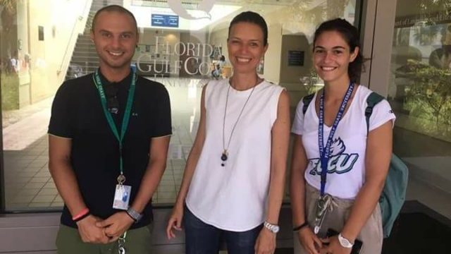 Gli studenti premiati insieme alla professoressa Francesca Spigarelli