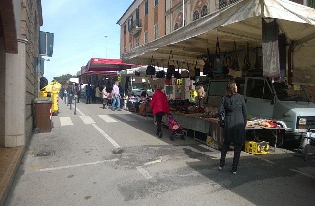 Il mercato settimanale a Castelfidardo