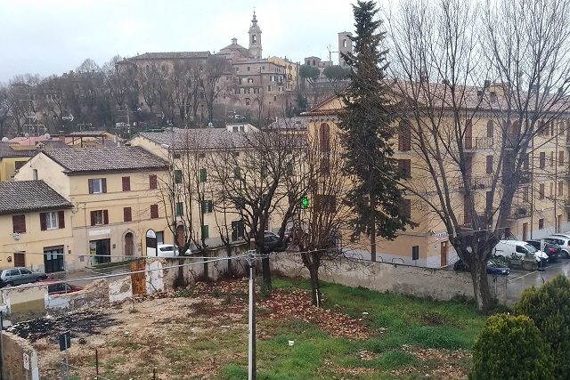 Jesi, il parcheggio al posto del Mutuo Soccorso. I Repubblicani Europei: «Una targa lo ricordi»