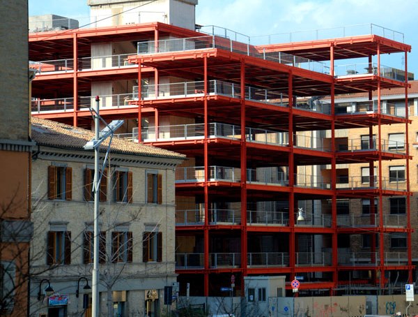 Palazzo di vetro in corso Stamira