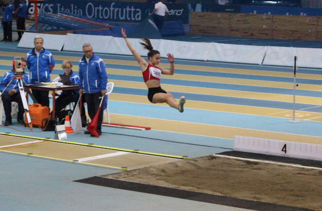 Martina Ruggeri nel salto in lungo agli Italiani Indoor Junior di Ancona
