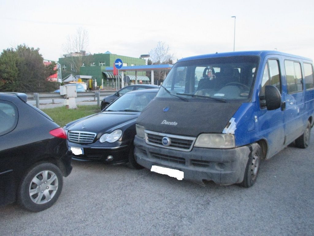 Il furgone rubato e guidato da un 22enne romeno