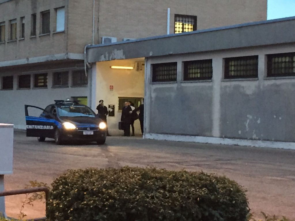 Il gip Domenico Potetti lascia il carcere dopo un'ora