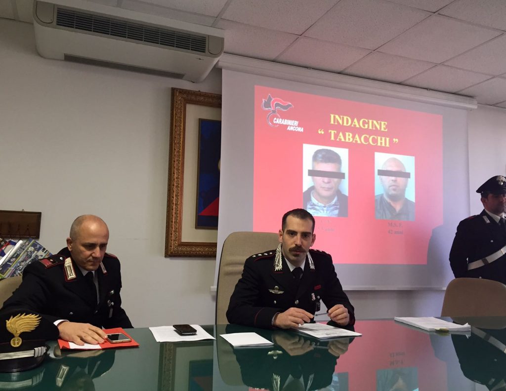 Il comandante della stazione di Brecce Bianche Giuseppe Caiazzo e il comandante della Compagnia Fabio Ibba