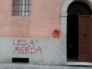 Il muro con le scritte