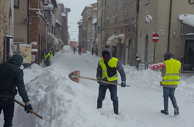 Spalatori in azione per la neve ad Arcevia