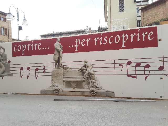 Piazza Pergolesi, pannelli decorativi