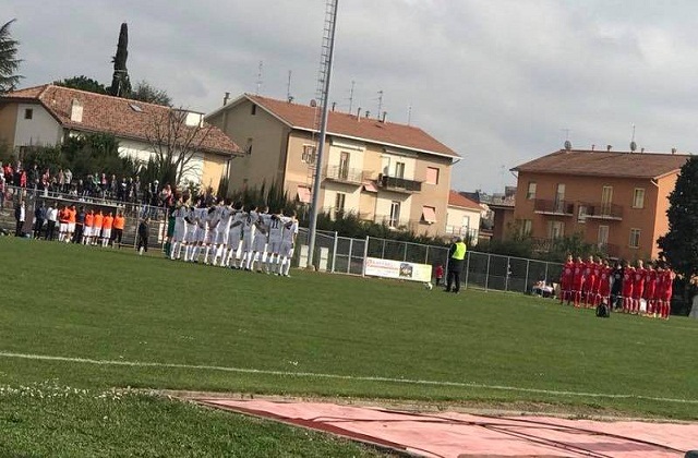 Chiaravalle e Anconitana oggi durante il minuto di raccoglimento