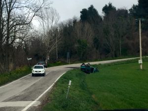 L'auto cappottata a Montesicuro di Ancona