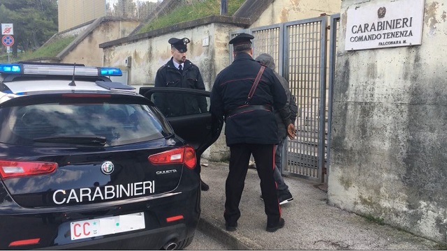 Arresto dello stalker tunisino (Foto: Carabinieri Tenenza di Falconara)