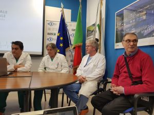 Un momento della conferenza stampa sul trapianto da cuore artificiale ad un altro di ultima generazione. Da sinistra, Marco Di Eusanio, Gian Piero Perna, Christopher Munch, e il paziente Ennio Carassai