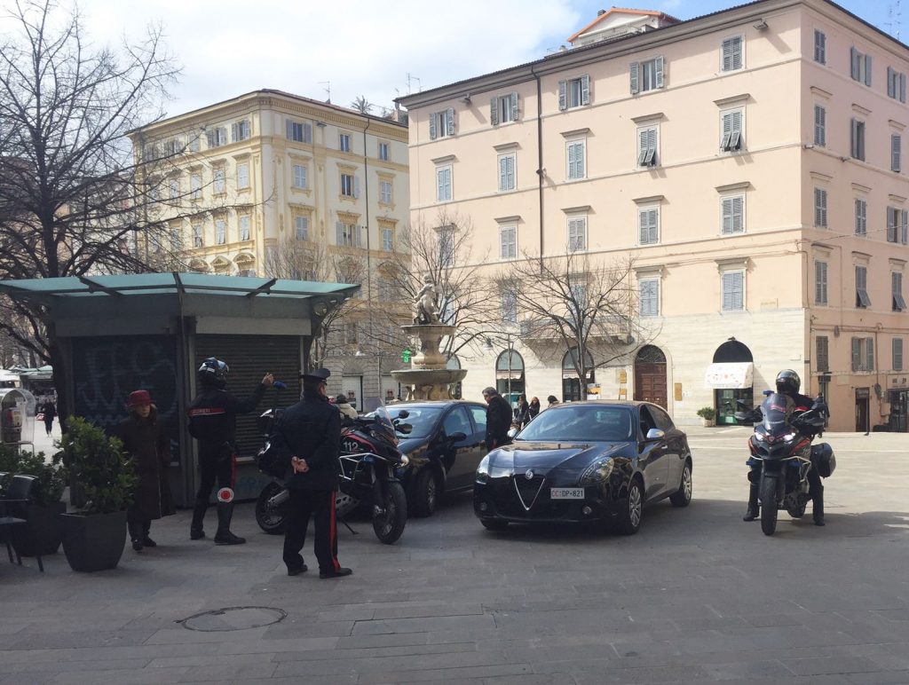 La scorta dei carabinieri per l'udienza in Corte di Appello