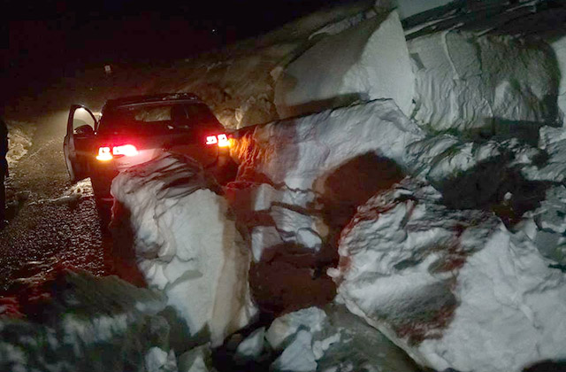 Distacco di un ammasso di neve e terriccio a Roncitelli di Senigallia