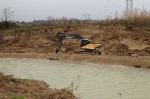 I lavori sul fiume Misa all'altezza del fosso del Sambuco