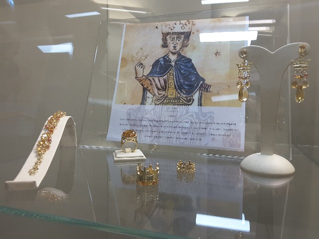 La mostra di gioielli ispirata a Federico II
