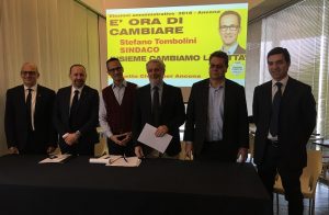 Nella foto da sin.: l'on. Patassini, il sen. Arrigoni, Tombolini, Berardinelli, Ciccioli e l'on. Acquaroli