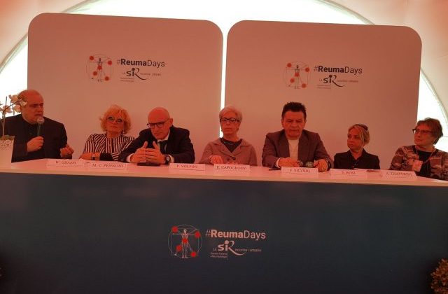 relatori del convegno, da sinistra Walter Grassi, Maria Celeste Pennoni, Fabrizio Volpini, Emma Capogrossi, Ferdinando Silvestri, Stella Rosi, Annamaria Temperini relatori del convegno, da sinistra Walter Grassi, Maria Celeste Pennoni, Fabrizio Volpini, Emma Capogrossi, Ferdinando Silvestri, Stella Rosi, Annamaria Temperini