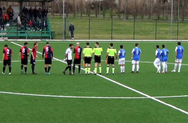 L'inizio del match tra Fc Vigor Senigallia e Portorecanati