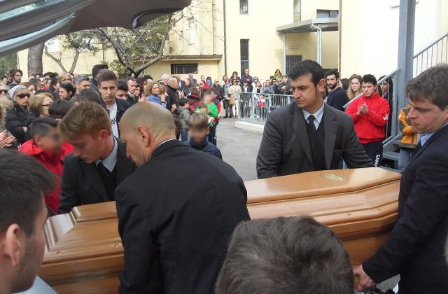 Tanti senigalliesi hanno partecipato ai funerali di Stefano Pompei