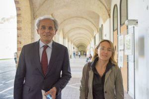 Il rettore Sauro Longhi con Maria Cristina Recchioni referente per i Campionati dei Giochi Matematici all'Univpm (Foto di Wissam Ahmad)