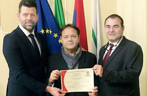 Certificazione di disaster manager per Luciano Carli (al centro)