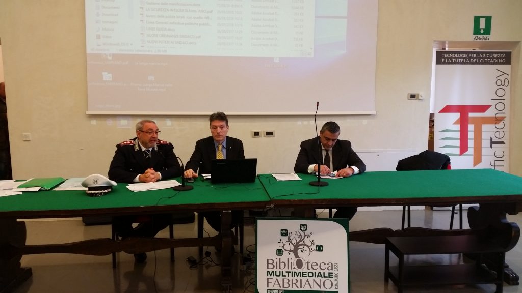 Il tavolo dei relatori: Cataldo Strippoli, Roberto Benigni, Ioselito Arcioni