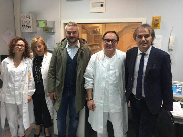 Il sindaco Gabriele Santarelli insieme al Direttore di Area Vasta Maurizio Bevilacqua e al direttore dell'ospedale Stefania Mancinelli