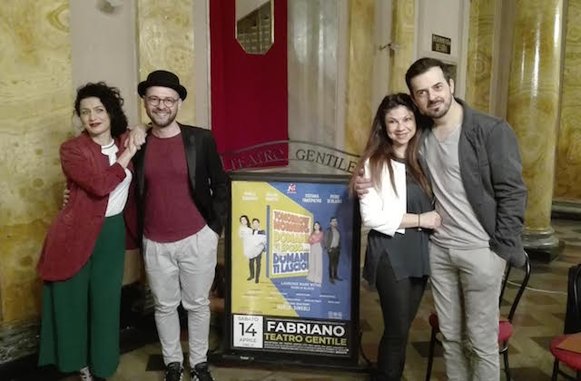 Valeria Monetti, Daniele Deogratis, Stefania Fratepietro e Piero Di Blasio questa mattina nel foyer del Gentile durante una pausa delle prove