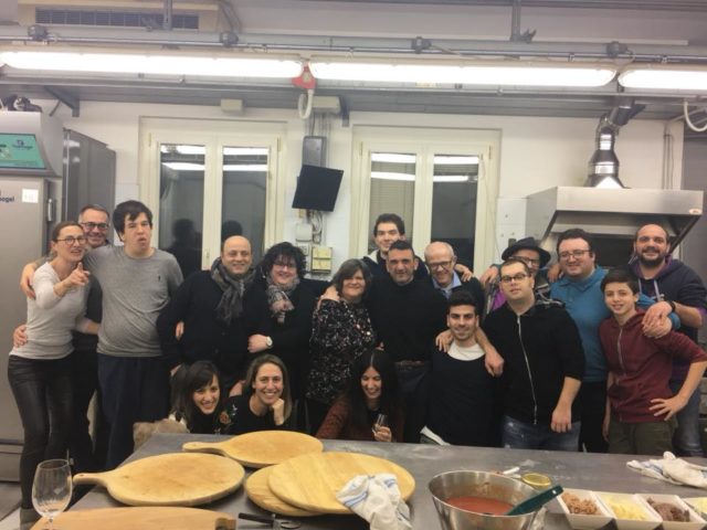 Foto di gruppo nel laboratorio di Frolla