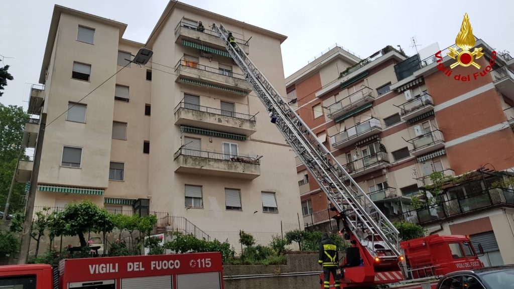 L'intervento ad Ancona dei vigili del fuoco