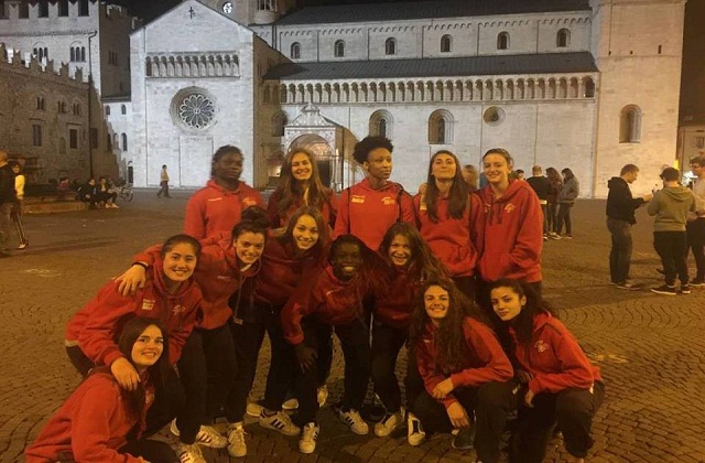 Il Basket Girls presente a Bolzano la sera prima dell'incontro