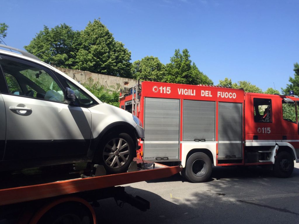 La Fiat portata via dal carro attrezzi