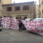 La protesta silenziosa fuori dal tribunale di Ancona per Pamela Mastropietro