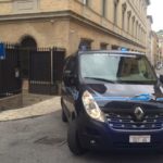 Oseghale lascia il tribunale di Ancona a bordo del mezzo blindato della polizia penitenziaria