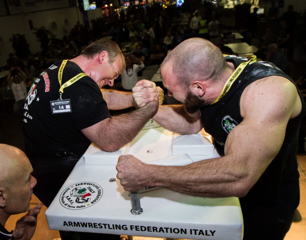 Campioni del braccio di ferro protagonisti al Paradise Playcenter