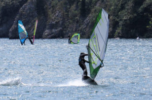 Eugenio Marconi impegnato nel windsurf freestyle