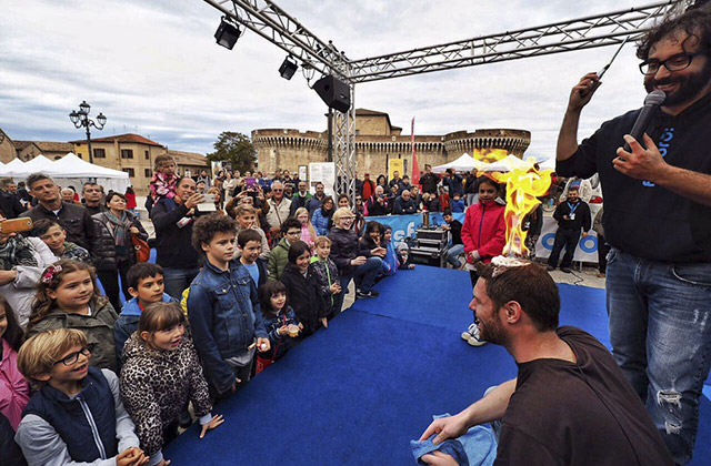 Fosforo: la festa della scienza (edizione 2017). Animazioni scientifiche in piazza del Duca a Senigallia