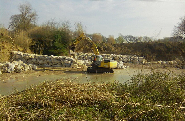 L'intervento sul fiume Misa all'altezza del fosso del Sambuco (zona Molino Marazzana)