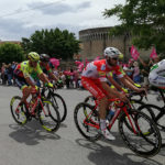 Il passaggio del Giro d'Italia 2018 a Senigallia: il gruppetto in fuga