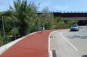 Un tratto della pista ciclabile di Senigallia, sulla s.p. 360 "Arceviese"