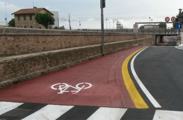 Un tratto della pista ciclabile di Senigallia, in via Perilli