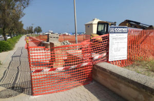 Lavori sul muretto parasabbia del lungomare di Senigallia