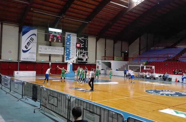 Basket School Fabriano e Stamura Ancona in campo al PalaGuerrieri nel match di ritorno dei "quarti di finale" del campionato regionale